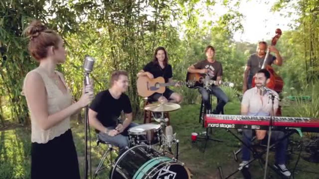 Miley Cyrus - The Backyard Sessions - "Jolene"