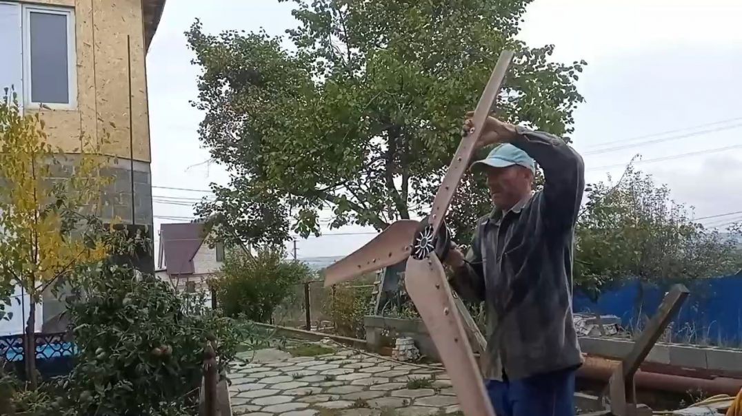 Ветрогенератор из моторколеса / конструкция / узлы / две и три лопасти / энергия на ветре до 7 м/с