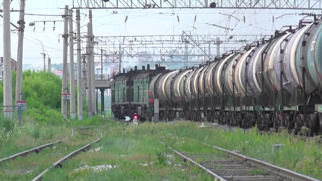 ⁣Отправление тепловоза 3ТЭ10М-1217 с грузовым поездом